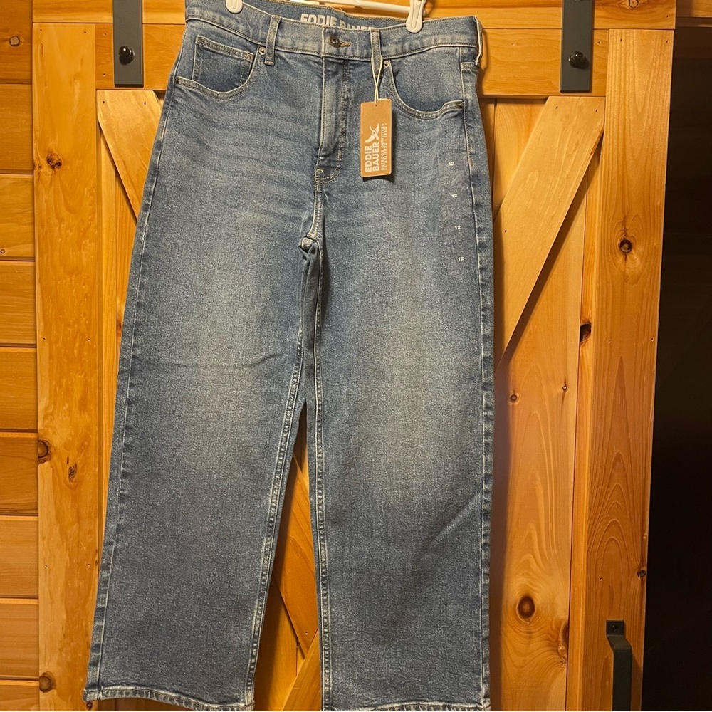 Eddie Bauer voyager high rise easy crop Jeans - Light Blue Wash- NWT- size 12